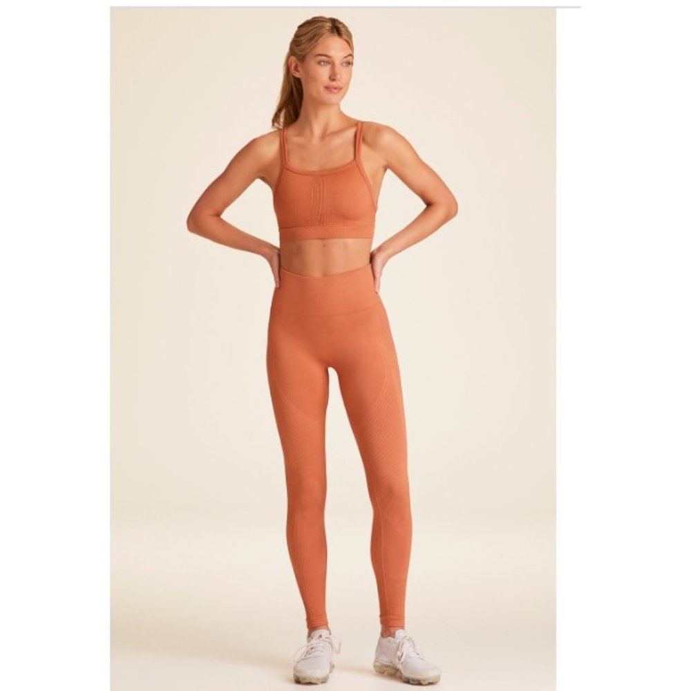 NWOT ALALA Flow Seamless Leggings Womens Size Medium High Waist Ribbed Texture